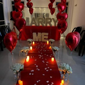 בלונים להצעת נישואין אדומים