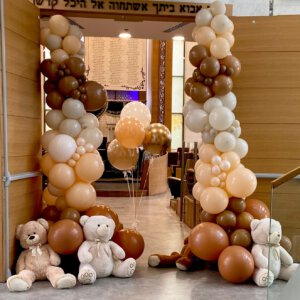 בלונים לכניסה לאולם