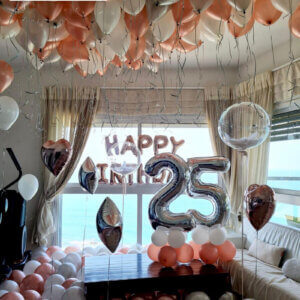 בלונים בחדר 25 לגבר בבית מלון