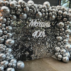 קיר צילום בלונים ליום הולדת