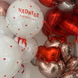 בלוני אהבה אדום ולבן לקפה רומנטי