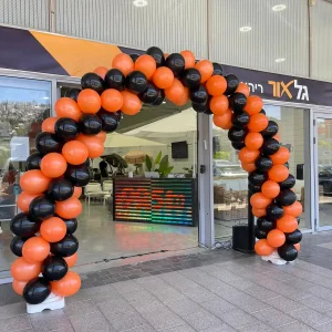 קשת בלונים לכניסה לעסק - שחור וכתום