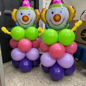 זוג ליצנים מבלונים לפורים - עיצוב צבעוני ושמח לאירועים