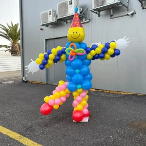 דמות ליצן קופצנית מבלונים לפורים - עיצוב צבעוני ושובב