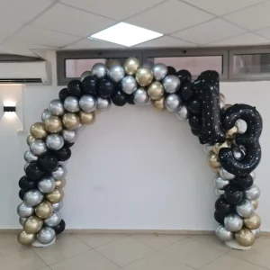 קשת בלונים יוקרתית לגיל 13 - שחור, כסף וזהב