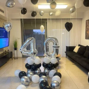 סטנד בלונים שחור־לבן עם ספרות 40